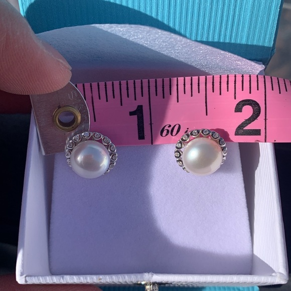 Genuine White Pearl 8.5mm Sterling Silver 925 Simulated Diamond Studs - Picture 9 of 12